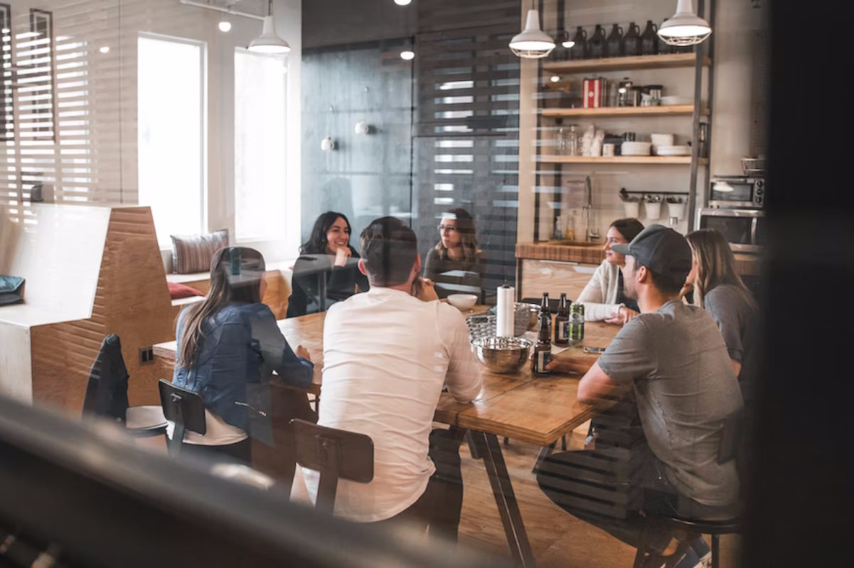 Как вводить новых сотрудников в курс дела: онбординг, инструкции, база знаний