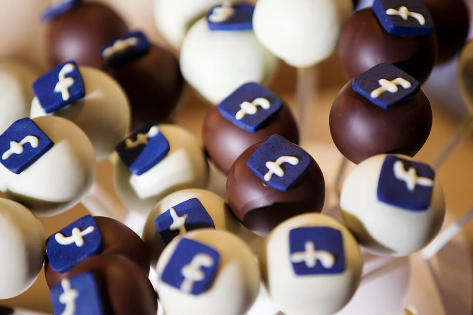 Пользователи теперь могут создавать обложки профиля в Facebook