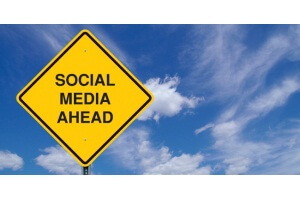 Инфографика: Как научить своих сотрудников работать в соцмедиа