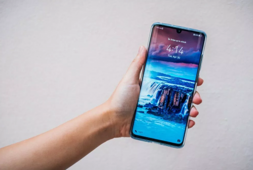 Юла: россияне начали распродавать смартфоны Huawei