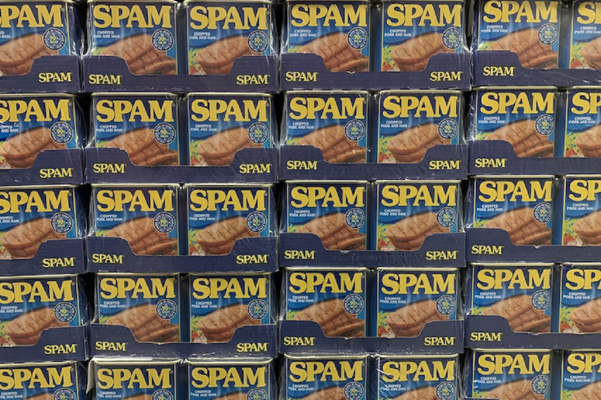 Из-за сбоя пользователи Facebook* временно смогли публиковать посты в профилях знаменитостей