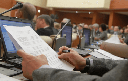 В РФ вступил в силу закон о фейковых новостях