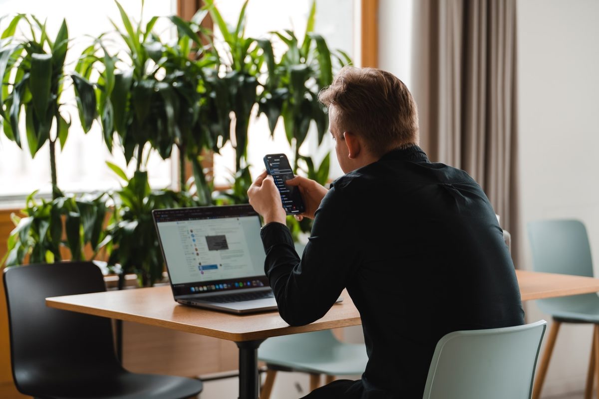 93% пользователей используют при переписке в мессенджерах стикеры и эмодзи