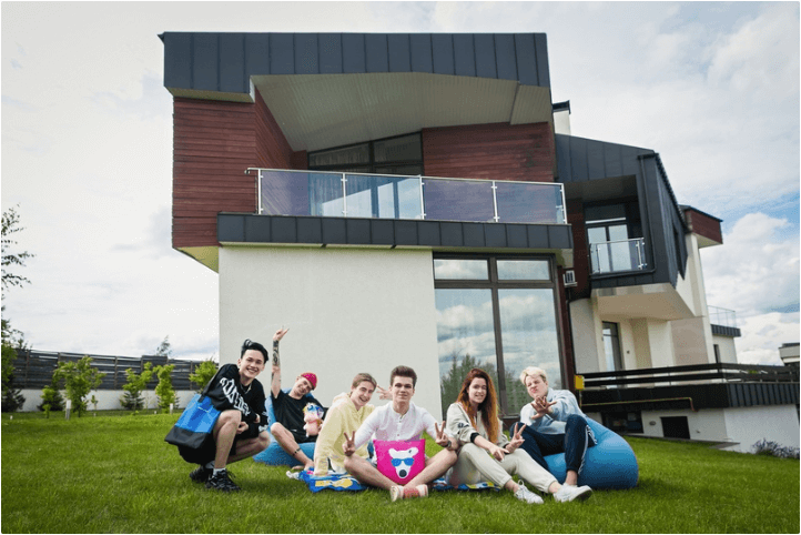 ВКонтакте открыл блогерский дом