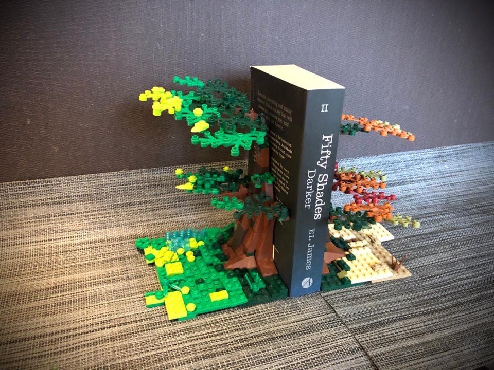 Подставка для книг из Лего Подставка для книг из Лего