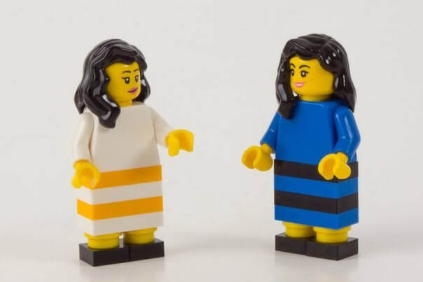 Реклама от Lego на тему споров, какого цвета платье – синее с черным или белое с золотым
